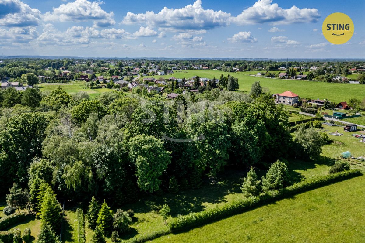 Nabízíme k prodeji lesní pozemek o výměře 1 028 m² v klidné 