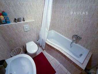 Nabízíme pronájem bytové jednotky 1+kk v ulici Jírovcova v z