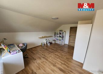 Nabízíme k prodeji samostatně stojící rodinný dům v klidné č