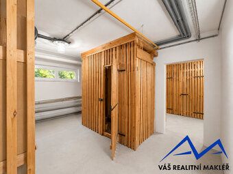 Nabízíme k prodeji byt 2+1 s garáží přímo v domě. Pro upřesn