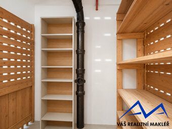 Nabízíme k prodeji byt 2+1 s garáží přímo v domě. Pro upřesn
