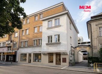 Pronájem atraktivních obchodních prostor 130 m² s výlohami v