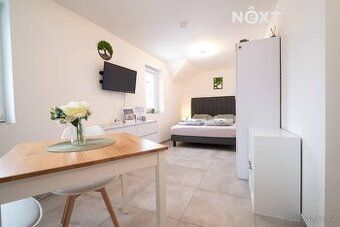 Nabízíme k prodeji světlý a prostorný apartmán o velikosti 2