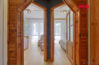 Nabízíme k pronájmu prostorný byt 4+1 o výměře 71 m² v Horšo