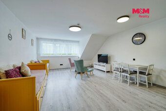 Nabízíme k prodeji exkluzivní plně zařízený apartmán o dispo