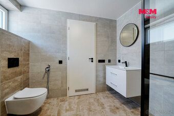 Nabízíme k prodeji exkluzivní plně zařízený apartmán o dispo