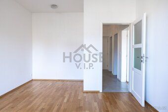 Ev.č. 01506 Nabízíme k prodeji prostorný a světlý byt o disp