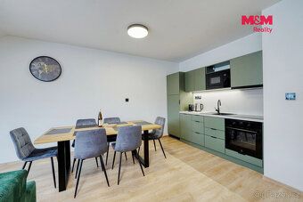 Nabízíme k prodeji exkluzivní plně zařízený apartmán o dispo