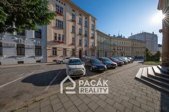 Ev.č. 00846 Nabízíme k pronájmu prostorný a světlý byt o dis