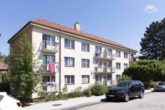 Nabízíme Vám k pronájmu slunný byt 2+1 o celkové výměře 60 m