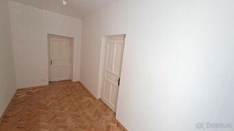 Nabízíme k prodeji byt 2+1, (3+kk) v klasicistním cihlovém d