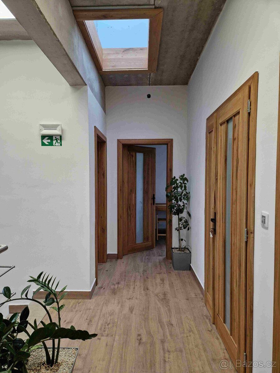 Haly 1000 či 1300 m2, možno i 500 m2 Kanceláře 2x100 m2 Venk