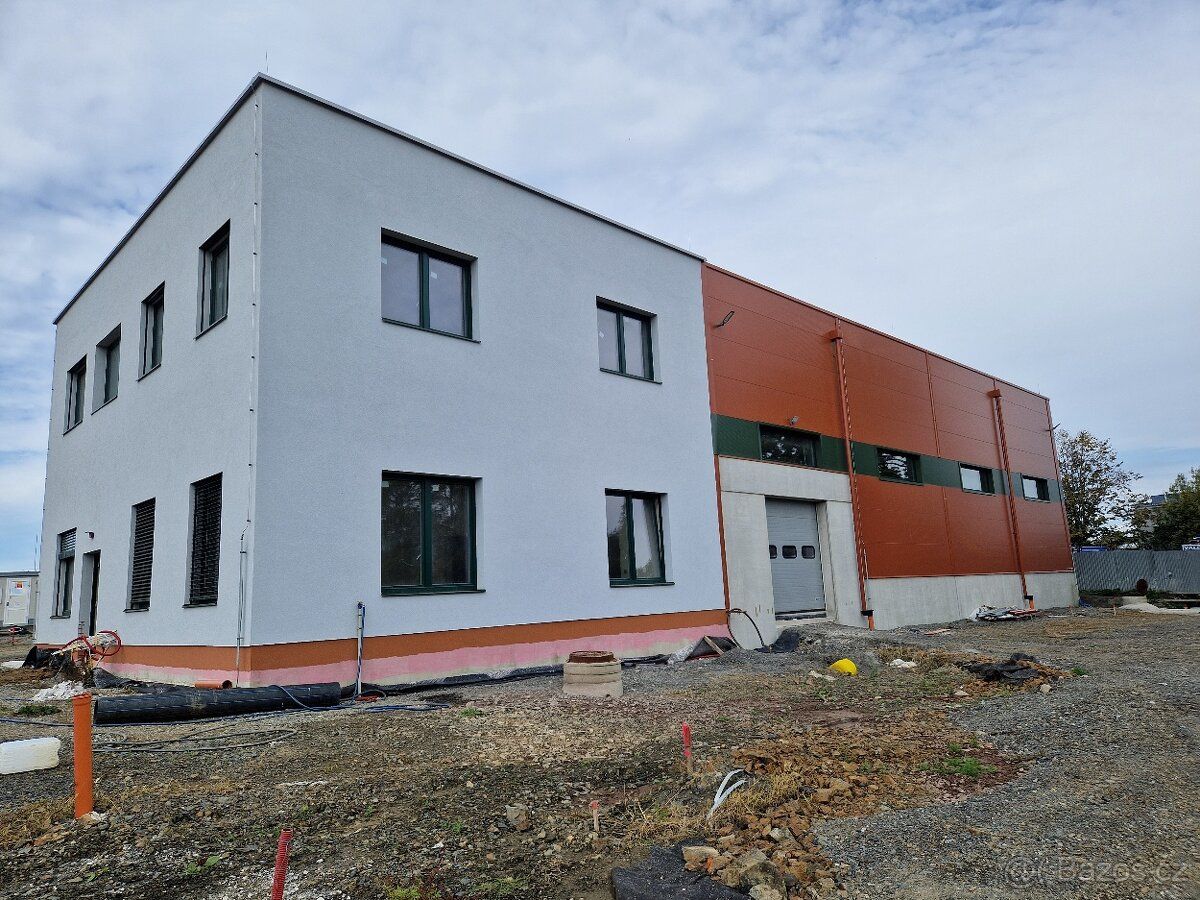 Haly 1000 či 1300 m2, možno i 500 m2 Kanceláře 2x100 m2 Venk