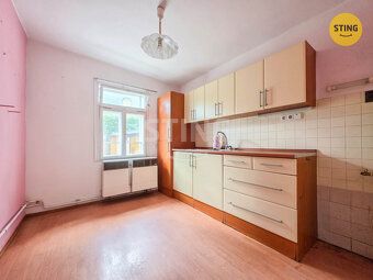 Nabízíme k prodeji rodinný dům o dispozici 4+1. Velkou výhod