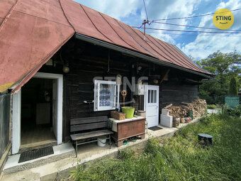 Nabízíme k prodeji roubenku v centru obce Papradno na Sloven