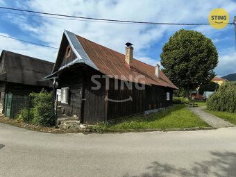 Nabízíme k prodeji roubenku v centru obce Papradno na Sloven
