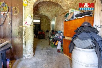 Nabízíme k prodeji rodinný dům, dříve zemědělskou usedlost v