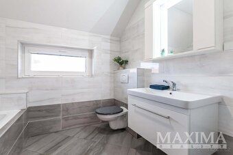 Nabízíme k prodeji moderní rodinný dům o dispozici 5+1 ve vy