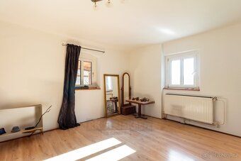 Prodej prostorného RD - penzionu s apartmány a bytem o užitn