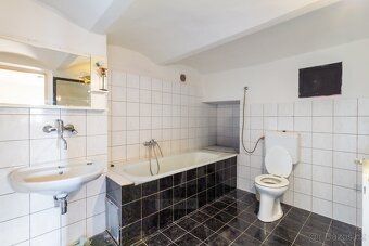 Prodej prostorného RD - penzionu s apartmány a bytem o užitn