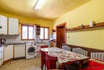 Prodej prostorného RD - penzionu s apartmány a bytem o užitn
