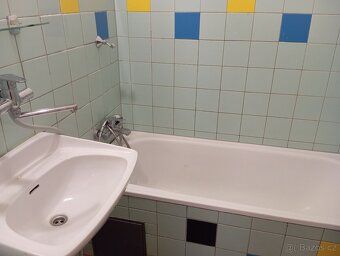 Pronájem bytu 2+1 o výměře 72 m² ve 2.patře domu na ulici Bř