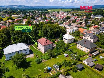 Nabízíme k prodeji útulný a světlý byt 2+1 v klidné a vyhled