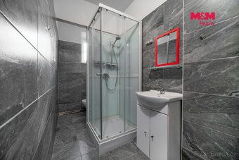 Nabízíme k prodeji útulný a světlý byt 2+1 v klidné a vyhled
