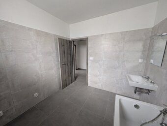 Nabízíme k dlouhodobému pronájmu moderní byt 2+kk s balkonem
