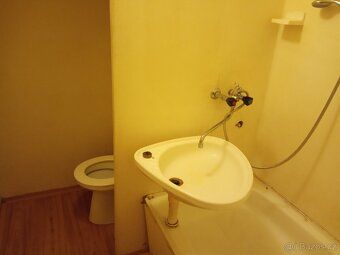 Pronájem bytu o výměře 28 m² s balkonem ve 4. patře domu na 