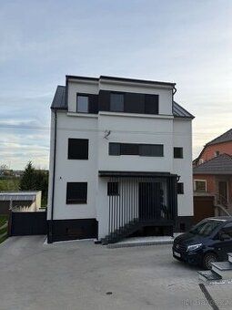 Pronájem bytu o výměře 28 m² s balkonem ve 4. patře domu na 