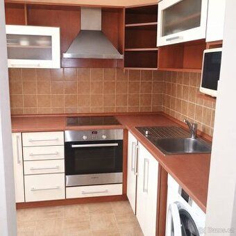 Pronájem bytu o výměře 28 m² s balkonem ve 4. patře domu na 