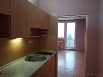 Pronájem bytu o výměře 28 m² s balkonem ve 4. patře domu na 