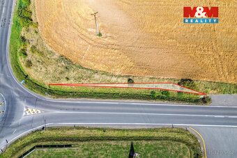 Nabízíme investiční pozemek naproti Autosalonu Škoda v Žebrá