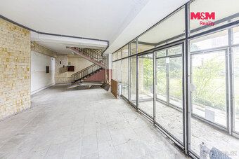 Nabízíme k prodeji komerční areál s širokým využitím pro výr