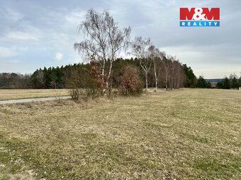 Prodej rovinatého pozemku 900 m² v katastru Skalice nad Lužn