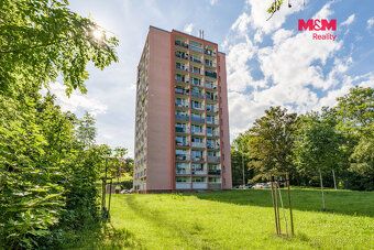 Nabízíme k prodeji družstevní byt 2+1 se zasklenou lodžií v 