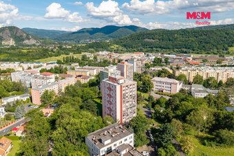 Nabízíme k prodeji družstevní byt 2+1 se zasklenou lodžií v 