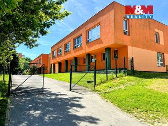 Bydlení v klidné části města a pohodlí občanské vybavenosti,