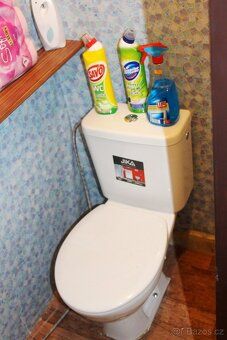Plně zařízený sdílený pokoj (WiFi, postel, stůl, skříň). Ve 