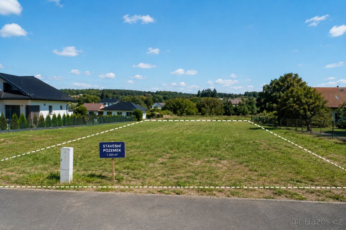 Nabídne někdo stavební pozemek o rozloze ideálně 1000-1300m2