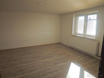 Pronájem 2+1 v RD 44,7m2, Tvrdonice Nabízím pronájem bytové 
