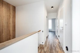 Nabízíme k dlouhodobému pronájmu moderní řadový rodinný dům 