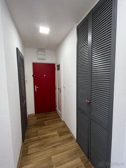 K dlouhodobému podnájmu nabízíme moderní byt po kompletní re