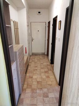 Prodám byt 2+1 ve čtvrtém nadzemním podlaží cihlového domu b
