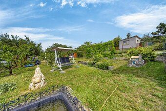 Nabízíme k prodeji udržovanou zahradu o výměře 386m2 v atrak