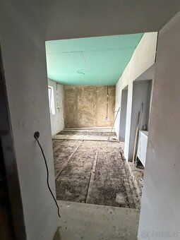Prodám rodinný dům k rekonstrukci,pozemek 1000m2 Dva sklepy,