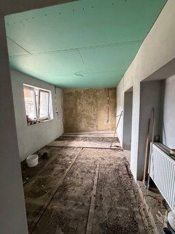 Prodám rodinný dům k rekonstrukci,pozemek 1000m2 Dva sklepy,