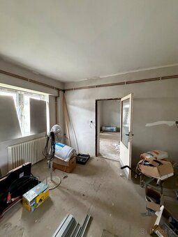 Prodám rodinný dům k rekonstrukci,pozemek 1000m2 Dva sklepy,