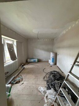 Prodám rodinný dům k rekonstrukci,pozemek 1000m2 Dva sklepy,